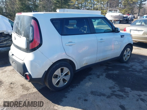 2014 Kia Soul with VIN KNDJN2A2XE7065325, listed as a IAAI auction lot 41751585 with 161,937 mi miles. Bid and sale history available at carsss.com. Image 4.