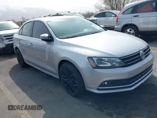 2016 Volkswagen Jetta SEL z VIN 3VWL07AJ6GM299107, wystawiony jako IAAI lot #41895373 z przebiegiem 81 555 mil mil oraz . Historia ofert i sprzedaży dostępna na DreamBid. Obrazek 1.