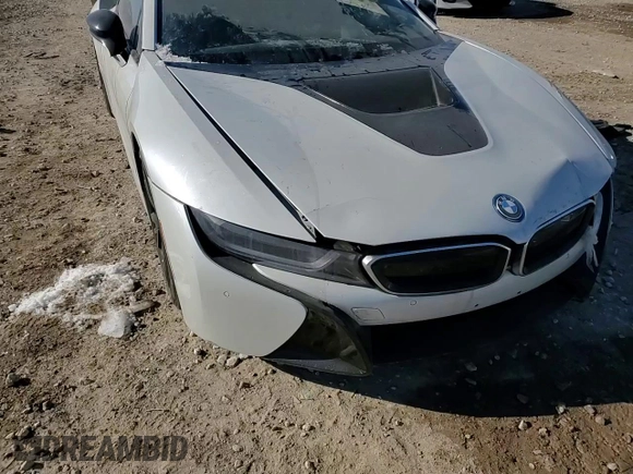 2015 BMW i8 z VIN WBY2Z2C51FV392594, wystawiony jako Copart lot #42561715 z przebiegiem Nie podano mil oraz Szkoda całkowita • Salvage title. Historia ofert i sprzedaży dostępna na DreamBid. Obrazek 11.