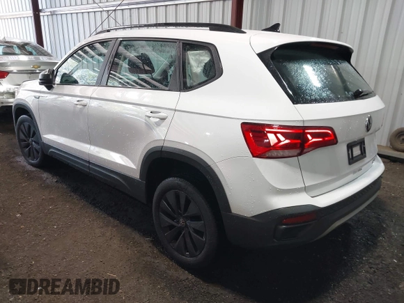2023 Volkswagen Taos S z VIN 3VVCX7B22PM307548, wystawiony jako IAAI lot #42139747 z przebiegiem 34 299 mil mil oraz . Historia ofert i sprzedaży dostępna na DreamBid. Obrazek 3.