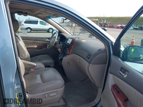 2005 Toyota Sienna XLE with VIN 5TDZA22C75S241730, listed as a IAAI auction lot 42056897 with 264,714 mi miles. Bid and sale history available at carsss.com. Image 5.