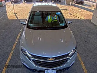 2020 Chevrolet Equinox LT z VIN 2GNAXJEV5L6230548, wystawiony jako IAAI lot #42573168 z przebiegiem 95 519 mil mil oraz . Historia ofert i sprzedaży dostępna na DreamBid. Obrazek 9.