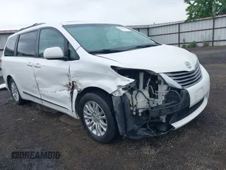 2012 Toyota Sienna XLE AAS z VIN 5TDYK3DC3CS215411, wystawiony jako IAAI lot #42333328 z przebiegiem 123 677 mil mil oraz . Historia ofert i sprzedaży dostępna na DreamBid. Obrazek 1.
