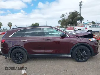 2020 Kia Sorento S z VIN 5XYPG4A51LG638039, wystawiony jako IAAI lot #42224330 z przebiegiem 40 203 mil mil oraz . Historia ofert i sprzedaży dostępna na DreamBid. Obrazek 13.
