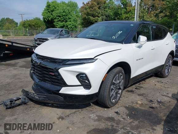2024 Chevrolet Blazer RS z VIN 3GNKBKRSXRS143036, wystawiony jako IAAI lot #42117715 z przebiegiem 16 093 mil mil oraz . Historia ofert i sprzedaży dostępna na DreamBid. Obrazek 18.