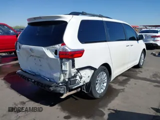 2017 Toyota Sienna XLE Auto Access Seat z VIN 5TDYZ3DC1HS889513, wystawiony jako IAAI lot #42290751 z przebiegiem 135 988 mil mil oraz . Historia ofert i sprzedaży dostępna na DreamBid. Obrazek 4.