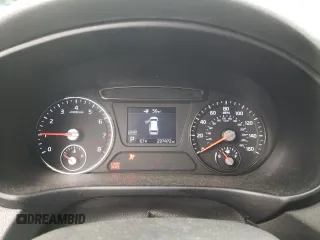 2019 Kia Sorento L z VIN 5XYPG4A34KG500069, wystawiony jako Copart lot #52714105 z przebiegiem 237 472 mil mil oraz Szkoda całkowita • Salvage title. Historia ofert i sprzedaży dostępna na DreamBid. Obrazek 9.