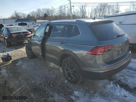 2022 Volkswagen Tiguan SE with VIN 3VV2B7AX5NM035341, listed as a Copart auction lot 42403865 with 51,712 mi miles and Salvage Title. Bid and sale history available at carsss.com. Image 2.