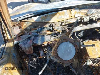 1996 Chevrolet Tracker z VIN 2CNBJ1869T6914128, wystawiony jako IAAI lot #41399004 z przebiegiem Nie podano mil oraz . Historia ofert i sprzedaży dostępna na DreamBid. Obrazek 7.