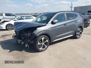 2017 Hyundai Tucson Sport z VIN KM8J33A25HU562988, wystawiony jako IAAI lot #41755874 z przebiegiem 112 000 mil mil oraz . Historia ofert i sprzedaży dostępna na DreamBid. Obrazek 2.