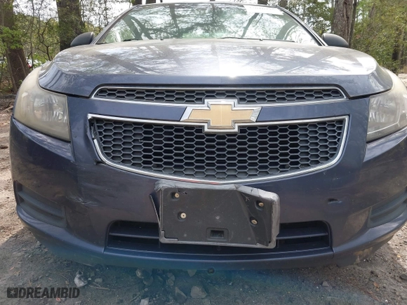 2013 Chevrolet Cruze LS with VIN 1G1PA5SG7D7163172, listed as a IAAI auction lot 42016775 with 183,449 mi miles. Bid and sale history available at carsss.com. Image 6.