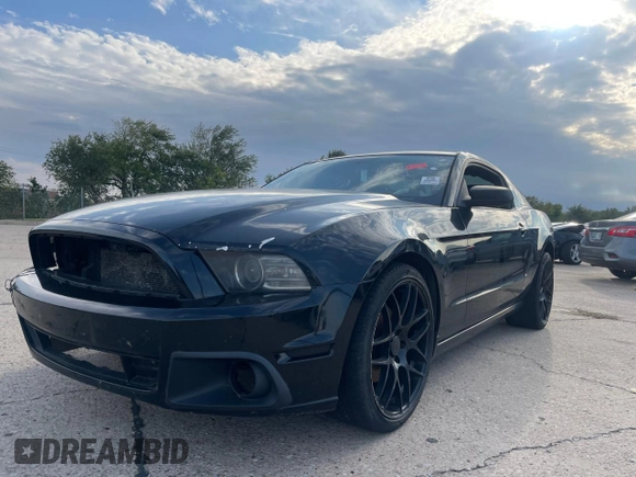 2013 Ford Mustang V6 with VIN 1ZVBP8AMXD5275997, listed as a Copart auction lot 80135514 with 184,765 mi miles and Clean Title. Bid and sale history available at carsss.com. Image 2.