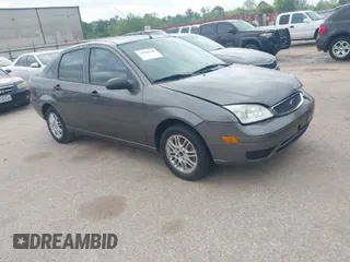 2007 Ford Focus S with VIN 1FAFP34N97W222420, listed as a IAAI auction lot 41938444 with 49,080 mi miles. Bid and sale history available at carsss.com. Image 1.
