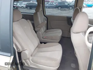 2011 Kia Sedona LX with VIN KNDMG4C74B6366752, listed as a IAAI auction lot 41920267 with 100,616 mi miles. Bid and sale history available at carsss.com. Image 8.