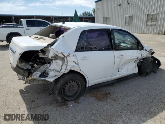 2009 Nissan Versa S z VIN 3N1BC11E79L501857, wystawiony jako Copart lot #58256025 z przebiegiem 156 313 mil mil oraz Szkoda całkowita • Salvage title. Historia ofert i sprzedaży dostępna na DreamBid. Obrazek 3.