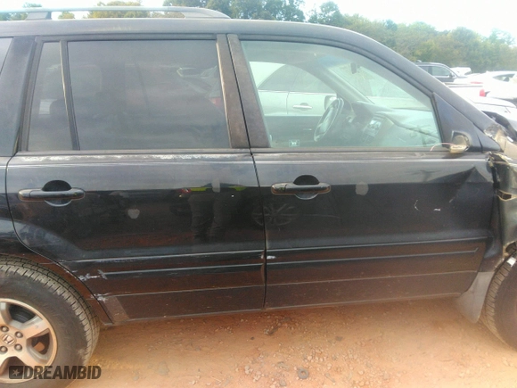 2006 Honda Pilot EX-L with RES with VIN 5FNYF28616B019530, listed as a IAAI auction lot 40564911 with 258,610 mi miles. Bid and sale history available at carsss.com. Image 13.