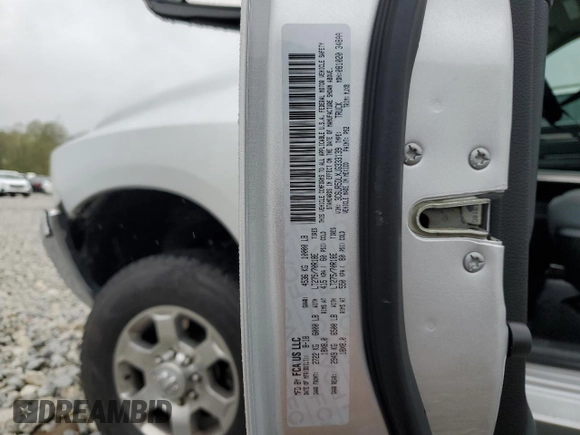 2018 Ram 2500 Big Horn z VIN 3C6UR5DLXJG333139, wystawiony jako Copart lot #56044135 z przebiegiem 105 500 mil mil oraz Szkoda całkowita • Salvage title. Historia ofert i sprzedaży dostępna na DreamBid. Obrazek 13.