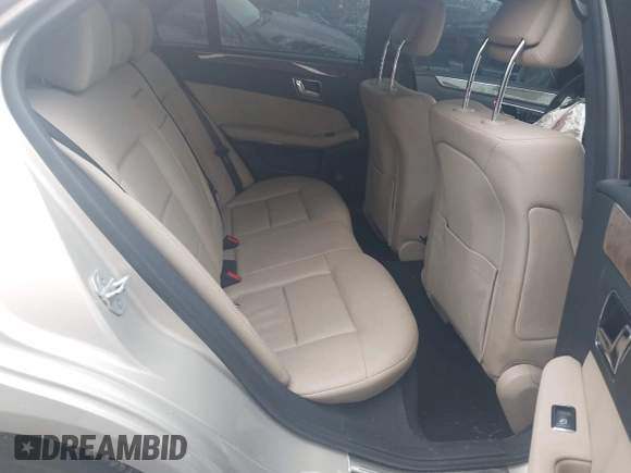 2010 Mercedes-Benz E 350 Luxury z VIN WDDHF8HBXAA082309, wystawiony jako IAAI lot #42333173 z przebiegiem 82 373 mil mil oraz . Historia ofert i sprzedaży dostępna na DreamBid. Obrazek 8.