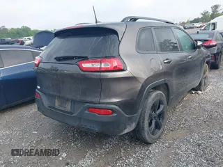 2018 Jeep Cherokee Latitude with VIN 1C4PJLCB4JD513885, listed as a IAAI auction lot 42091548 with 161,339 mi miles and . Bid and sale history available at DreamBid. Image 4.