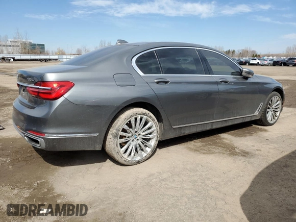 2016 BMW 7 Series 750i xDrive z VIN WBA7F2C56GG415175, wystawiony jako Copart lot #49681075 z przebiegiem Nie podano mil oraz Czysty tytuł • Clean title. Historia ofert i sprzedaży dostępna na DreamBid. Obrazek 3.