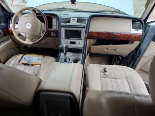 2005 Lincoln Navigator Luxury with VIN 5LMFU28535LJ11117, listed as a Copart auction lot 82929704 with 125,176 mi miles and Salvage Title. Bid and sale history available at carsss.com. Image 8.