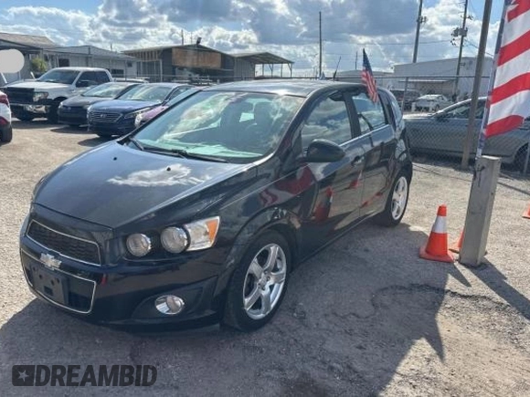 2012 Chevrolet Sonic LTZ z VIN 1G1JE6SH5C4133693, wystawiony jako Copart lot #45226865 z przebiegiem 142 151 mil mil oraz Czysty tytuł • Clean title. Historia ofert i sprzedaży dostępna na DreamBid. Obrazek 2.