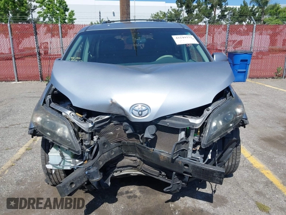 2013 Toyota Sienna SE с VIN 5TDXK3DC7DS287161, выставлен на аукционе IAAI как лот 42249232 с пробегом 168 307 миль миль и . История ставок и продаж доступна на DreamBid. Изображение 13.