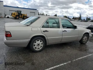 1995 Mercedes-Benz E Class with VIN WDBEA32E0SC249878, listed as a Copart auction lot 48999315 with 191,503 mi miles and Clean Title. Bid and sale history available at carsss.com. Image 3.