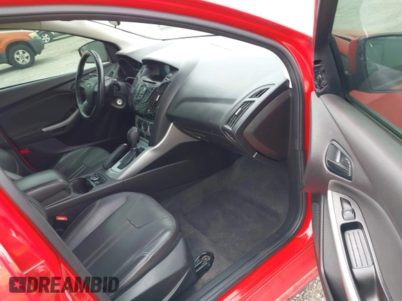 2014 Ford Focus SE with VIN 1FADP3K21EL275515, listed as a IAAI auction lot 42064704 with 142,147 mi miles. Bid and sale history available at carsss.com. Image 5.