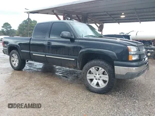 2003 Chevrolet Silverado 1500 with VIN 2GCEK19T831188987, listed as a IAAI auction lot 41124144 with 190,798 mi miles. Bid and sale history available at carsss.com. Image 1.