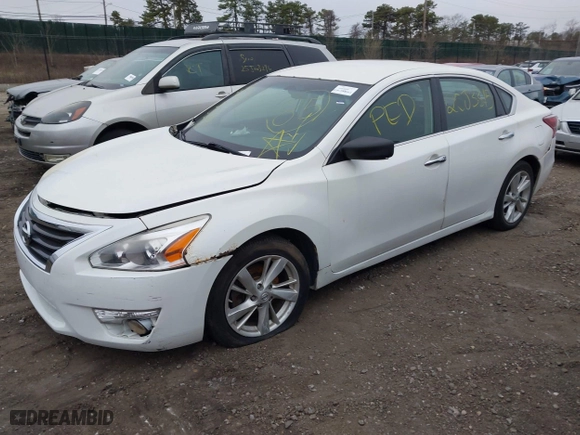 2013 Nissan Altima 2.5 S with VIN 1N4AL3AP3DC234703, listed as a IAAI auction lot 41927583 with 999,999 mi miles. Bid and sale history available at carsss.com. Image 2.