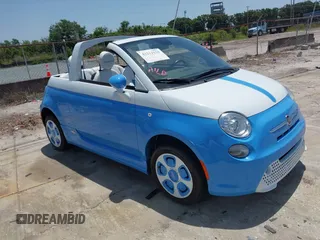 2015 FIAT 500e z VIN 3C3CFFGE6FT732844, wystawiony jako IAAI lot #42212123 z przebiegiem 34 733 mil mil oraz . Historia ofert i sprzedaży dostępna na DreamBid. Obrazek 1.