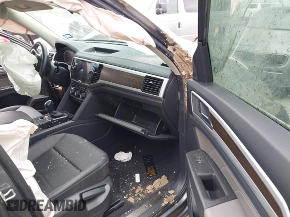 2023 Volkswagen Atlas SE with VIN 1V2JR2CA1PC521942, listed as a IAAI auction lot 41521156 with 72,216 mi miles and . Bid and sale history available at DreamBid. Image 5.