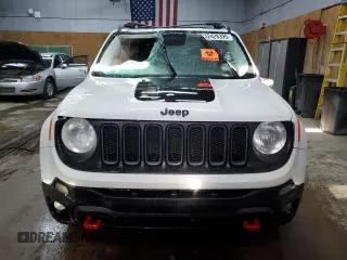 2015 Jeep Renegade Trailhawk with VIN ZACCJBCT0FPC19412, listed as a Copart auction lot 52428395 with 274,497 mi miles and Clean Title. Bid and sale history available at DreamBid. Image 5.