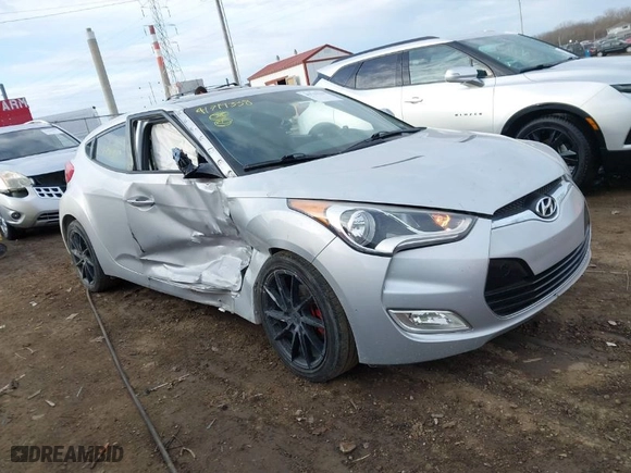 2015 Hyundai Veloster RE:FLEX with VIN KMHTC6AD8FU233646, listed as a IAAI auction lot 41719338 with 171,110 mi miles. Bid and sale history available at carsss.com. Image 1.
