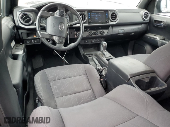 2018 Toyota Tacoma SR5 z VIN 3TMAZ5CN1JM073441, wystawiony jako Copart lot #59153555 z przebiegiem 31 383 mil mil oraz Szkoda całkowita • Salvage title. Historia ofert i sprzedaży dostępna na DreamBid. Obrazek 8.