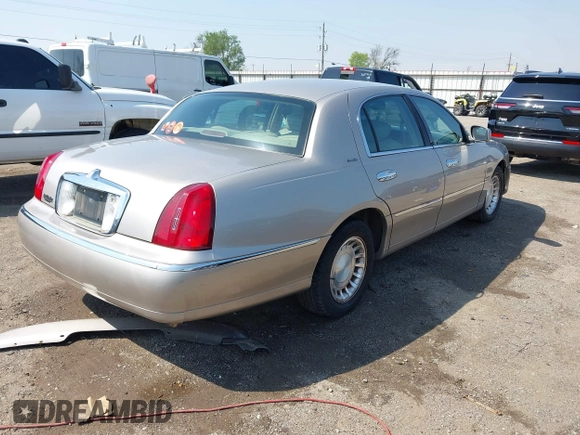 2002 Lincoln Town Car Executive z VIN 1LNHM81W12Y620302, wystawiony jako IAAI lot #41952738 z przebiegiem 83 062 mil mil oraz . Historia ofert i sprzedaży dostępna na DreamBid. Obrazek 4.