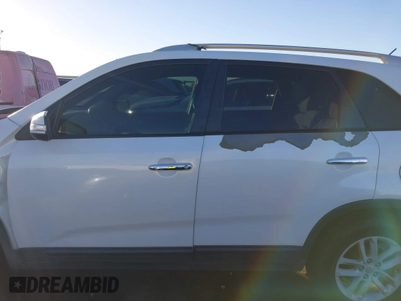 2014 Kia Sorento LX with VIN 5XYKT3A61EG484024, listed as a IAAI auction lot 41067521 with 190,819 mi miles. Bid and sale history available at carsss.com. Image 14.