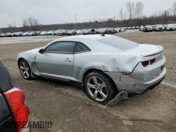 2010 Chevrolet Camaro 2LT z VIN 2G1FC1EV0A9168569, wystawiony jako Copart lot #44438265 z przebiegiem 128 999 mil mil oraz Szkoda całkowita • Salvage title. Historia ofert i sprzedaży dostępna na DreamBid. Obrazek 2.