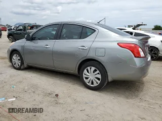 2014 Nissan Versa SV z VIN 3N1CN7AP6EL823225, wystawiony jako Copart lot #58518375 z przebiegiem 101 942 mil mil oraz Szkoda całkowita • Salvage title. Historia ofert i sprzedaży dostępna na DreamBid. Obrazek 2.