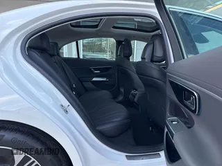 2025 Mercedes-Benz E 350 with VIN W1KLF4HB9SA111397, listed as a IAAI auction lot 41761722 with 50 mi miles and . Bid and sale history available at DreamBid. Image 8.