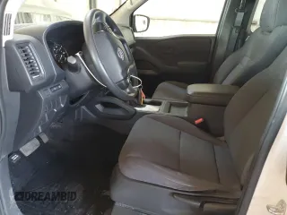 2023 Nissan Frontier S z VIN 1N6ED1CL6PN642920, wystawiony jako Copart lot #57997815 z przebiegiem 33 065 mil mil oraz Czysty tytuł • Clean title. Historia ofert i sprzedaży dostępna na DreamBid. Obrazek 7.