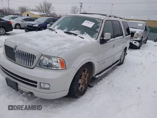2006 Lincoln Navigator Luxury with VIN 5LMFU285X6LJ28062, listed as a IAAI auction lot 41288717 with 178,371 mi miles. Bid and sale history available at carsss.com. Image 17.