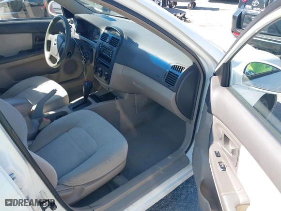2004 Kia Spectra LX with VIN KNAFE121645055839, listed as a IAAI auction lot 41784614 with 118,874 mi miles. Bid and sale history available at carsss.com. Image 5.