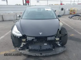 2020 Tesla Model 3 Long Range z VIN 5YJ3E1EB0LF600098, wystawiony jako IAAI lot #41071258 z przebiegiem 149 939 mil mil oraz . Historia ofert i sprzedaży dostępna na DreamBid. Obrazek 13.