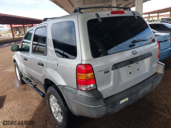 2004 Ford Escape XLT with VIN 1FMYU03104KA40905, listed as a IAAI auction lot 41874929 with 241,187 mi miles. Bid and sale history available at carsss.com. Image 3.