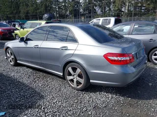 2010 Mercedes-Benz E-Class E 350 Luxury with VIN WDDHF8HB3AA128286, listed as a IAAI auction lot 41970037 with 183,961 mi miles. Bid and sale history available at carsss.com. Image 3.