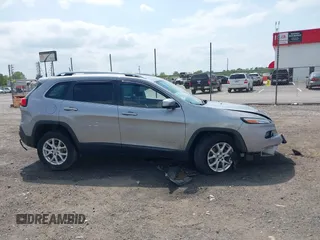 2016 Jeep Cherokee Latitude with VIN 1C4PJMCS2GW267423, listed as a IAAI auction lot 42018980 with 183,941 mi miles. Bid and sale history available at carsss.com. Image 13.