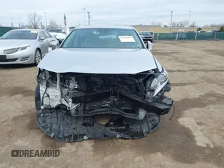 2018 Lexus ES with VIN 58ABK1GG6JU081676, listed as a IAAI auction lot 41996905 with 81,973 mi miles. Bid and sale history available at carsss.com. Image 12.