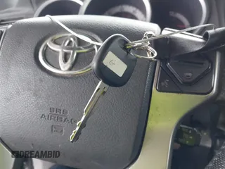 2015 Toyota Tacoma z VIN 5TFUX4EN8FX034499, wystawiony jako IAAI lot #42254201 z przebiegiem 177 756 mil mil oraz . Historia ofert i sprzedaży dostępna na DreamBid. Obrazek 11.